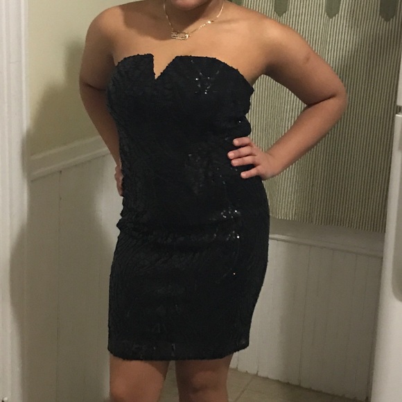 Black Strapless Bodycon Sequined Dress - Picture 4 of 5